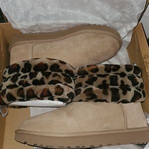 UGG MINI LEOPARD